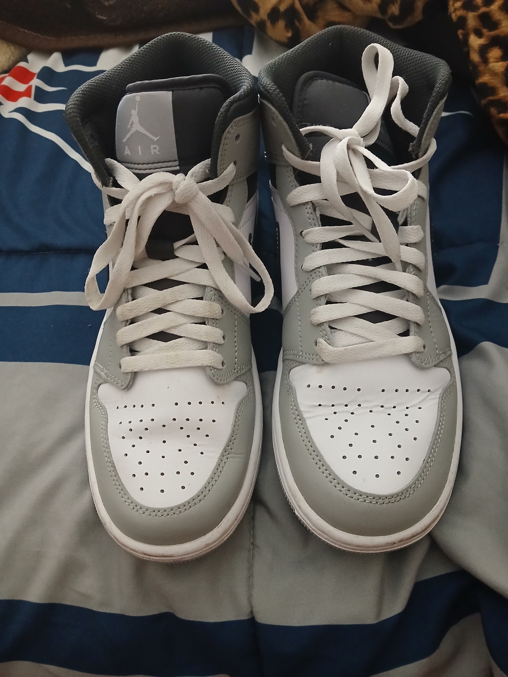 Air Jordan 1 MID